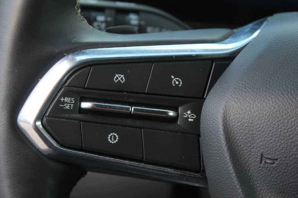 Used 2025 Chevrolet Traverse LT FWD image 32