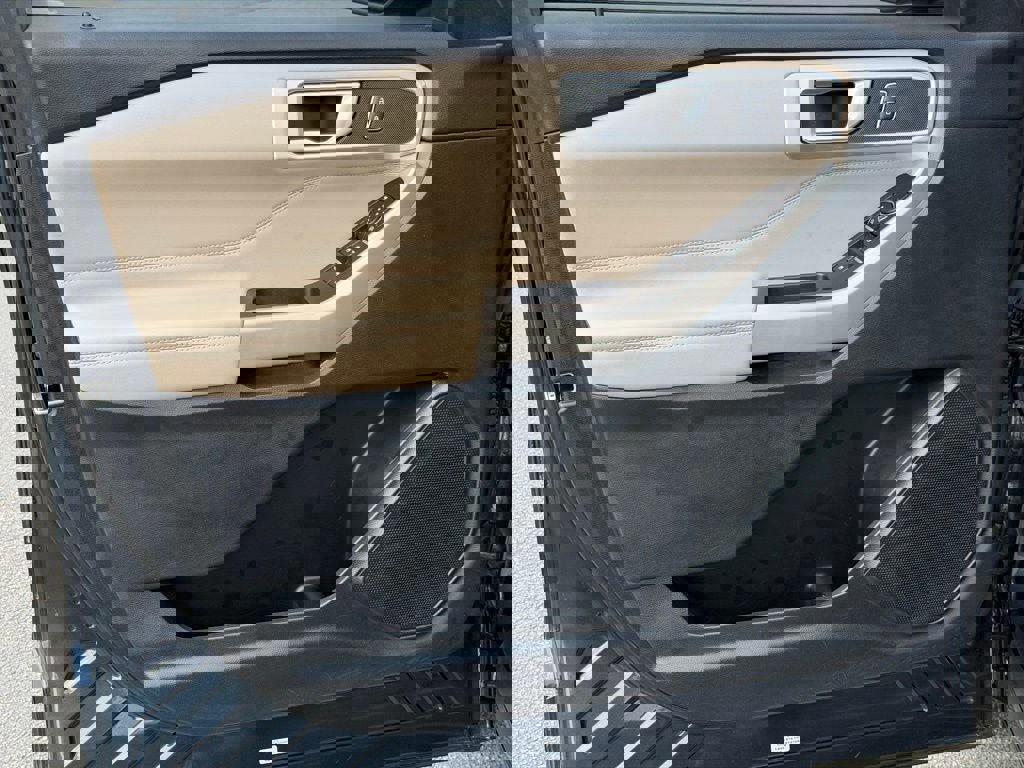 Certified 2022 Ford Explorer XLT w/ Equipment Group 202A image 18