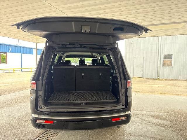 Used 2024 Jeep Wagoneer Series II w/ Flexible Seating Group RWD image 30