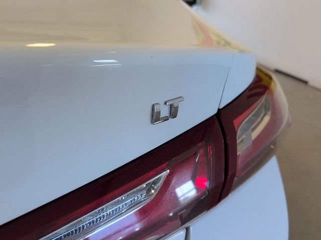 Used 2022 Chevrolet Malibu LT FWD image 33