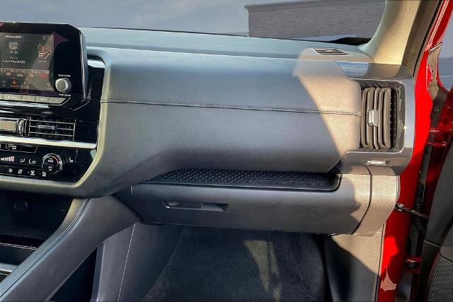 Used 2025 Nissan Pathfinder SV FWD image 26
