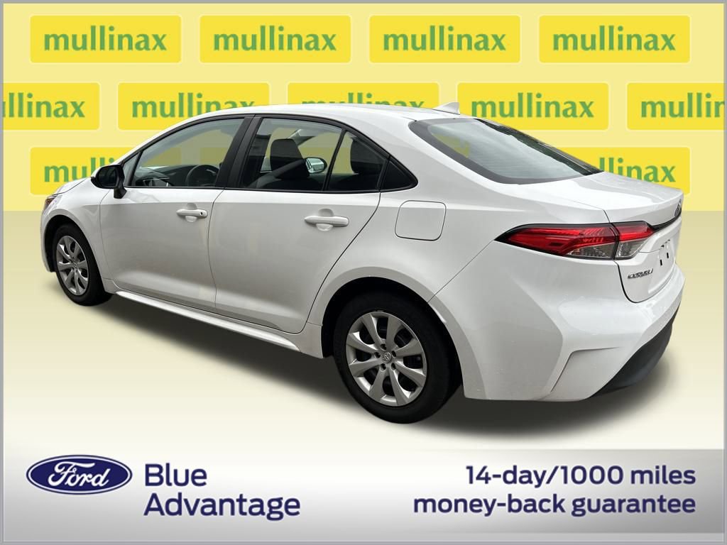 Used 2024 Toyota Corolla LE image 3