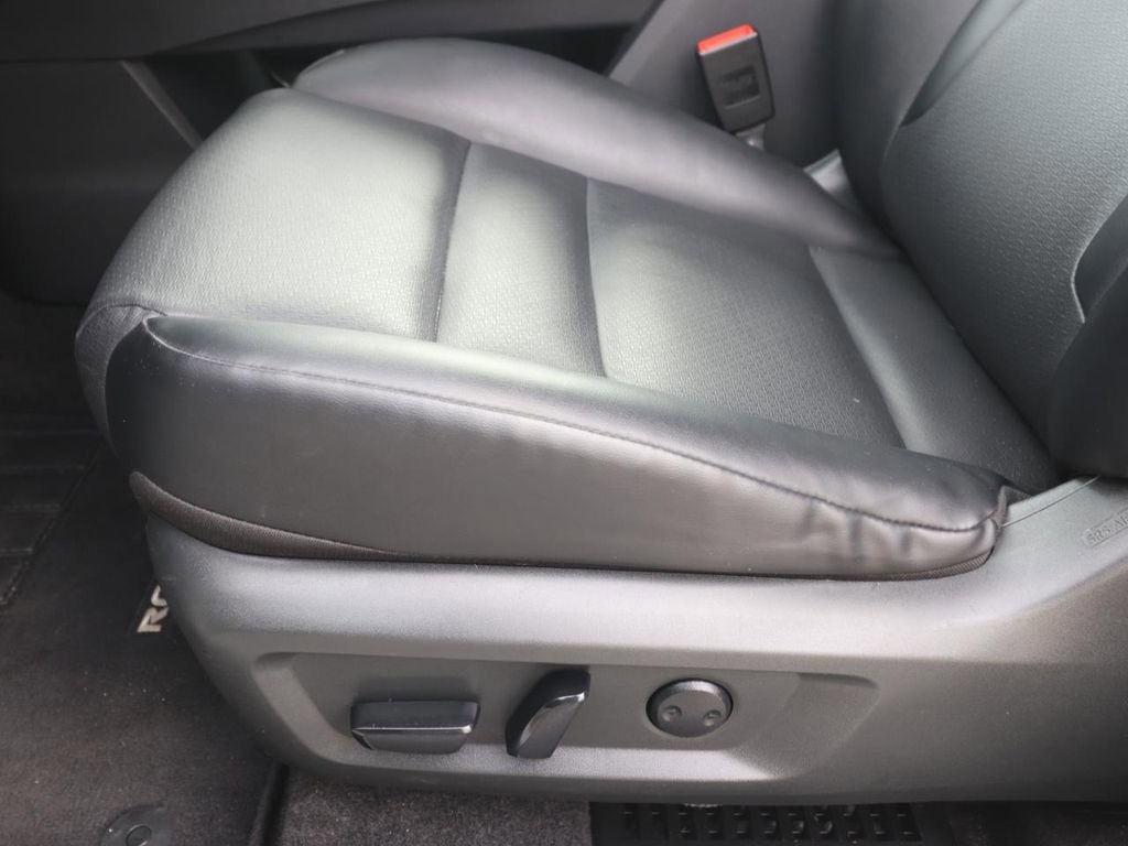 Used 2023 Nissan Rogue SV w/ SV Premium Package image 16