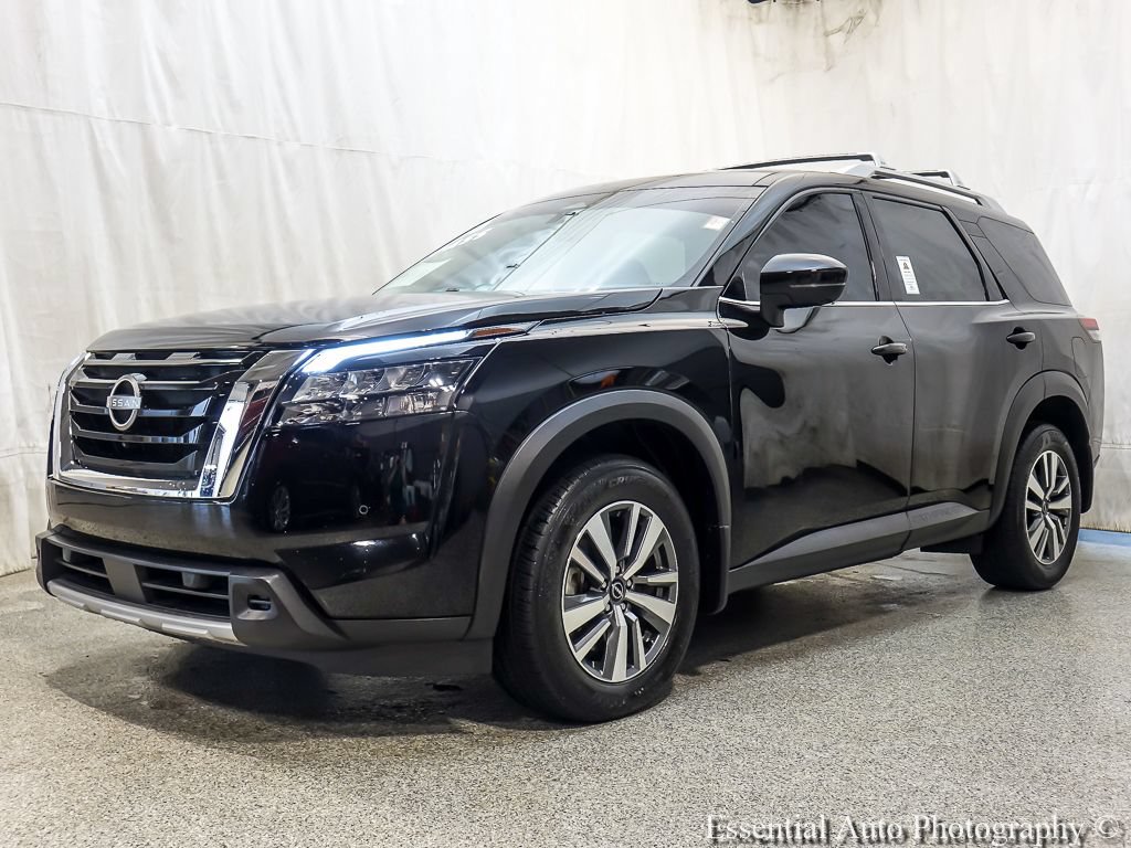 Used 2025 Nissan Pathfinder SL AWD/4WD image 2