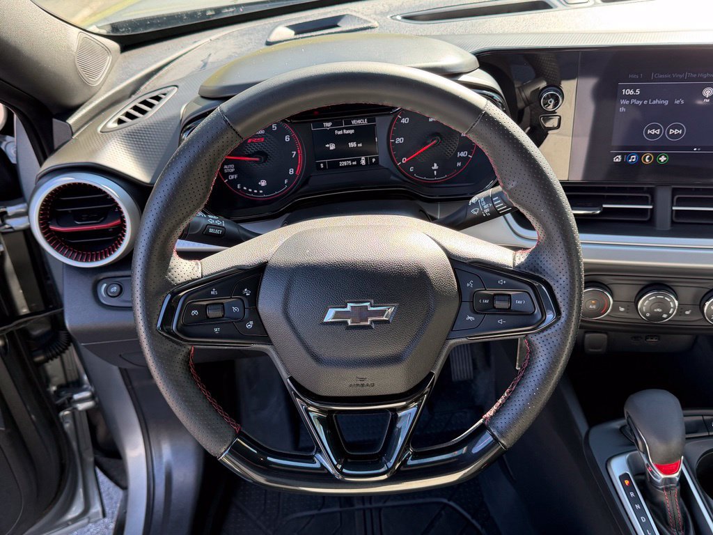 Used 2025 Chevrolet Trax RS FWD image 14