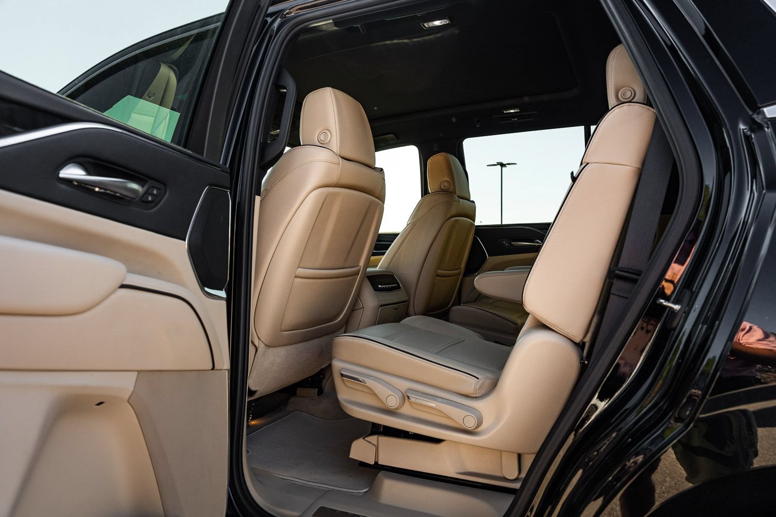 Used 2024 Cadillac Escalade Premium Luxury AWD/4WD image 19