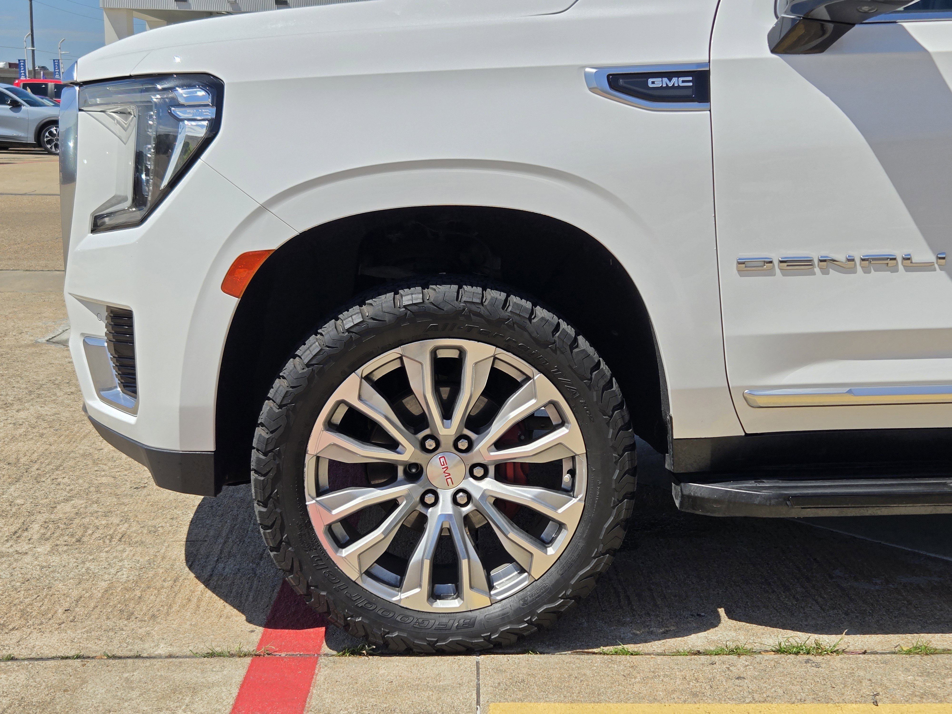 Used 2021 GMC Yukon Denali w/ Advanced Technology Package RWD image 5