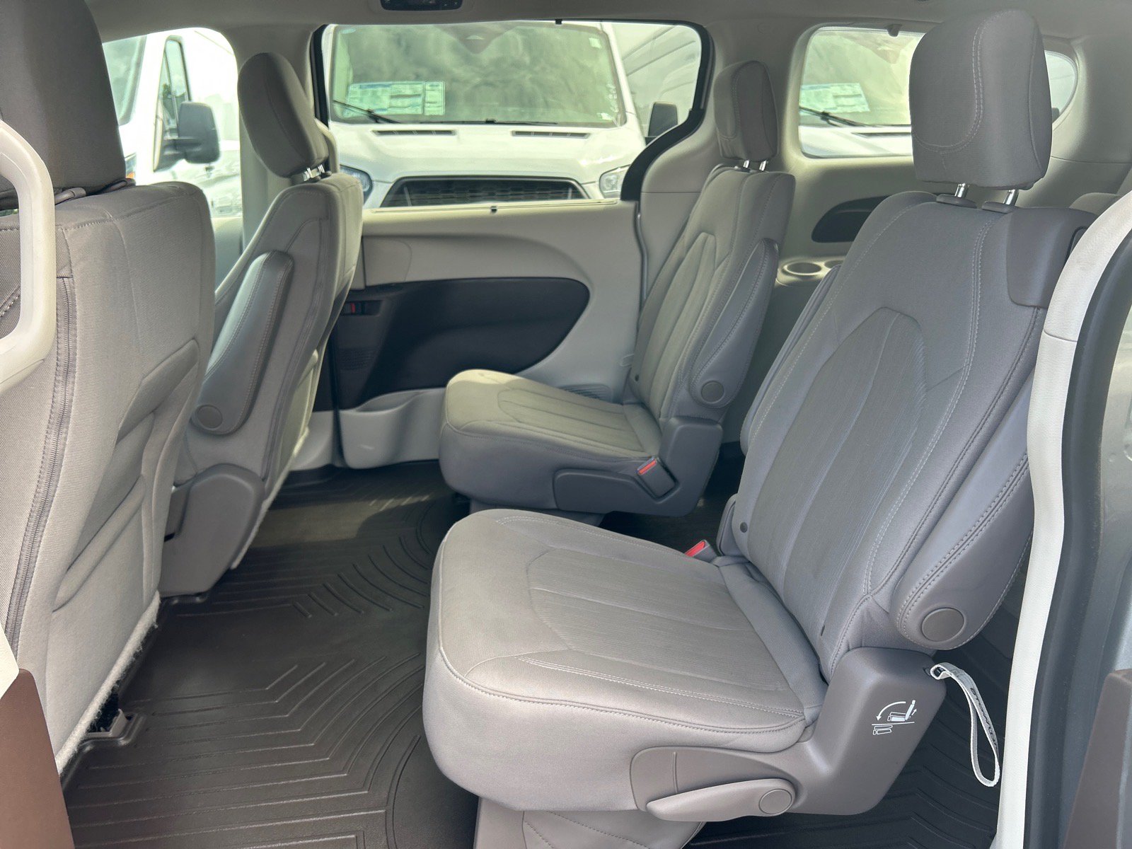 Used 2020 Chrysler Pacifica Touring w/ Advanced Safetytec Group FWD image 10