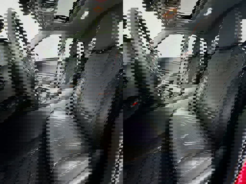 Used 2022 Hyundai Elantra Limited image 14