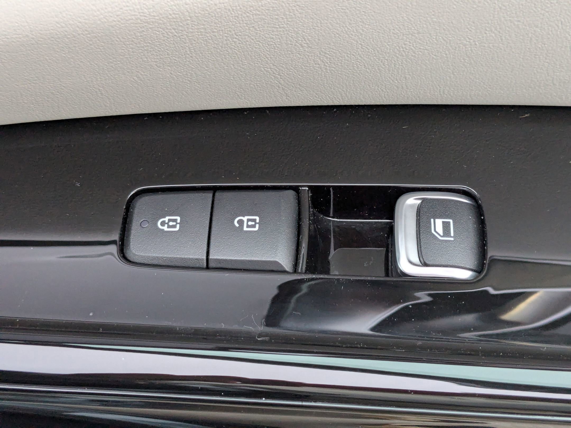 Used 2024 Kia Carnival EX image 45