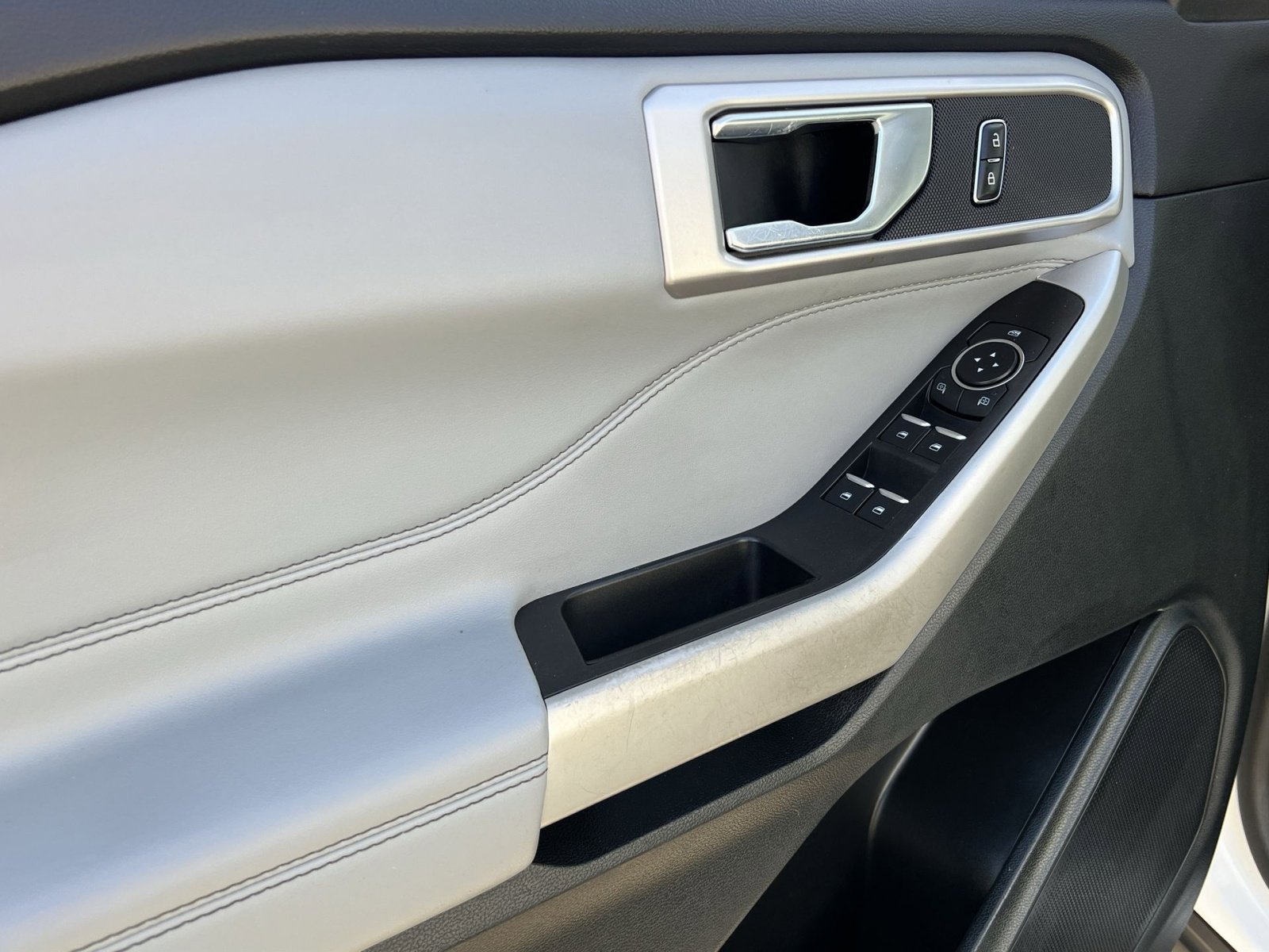 Certified 2021 Ford Explorer XLT w/ Equipment Group 202A AWD/4WD image 15