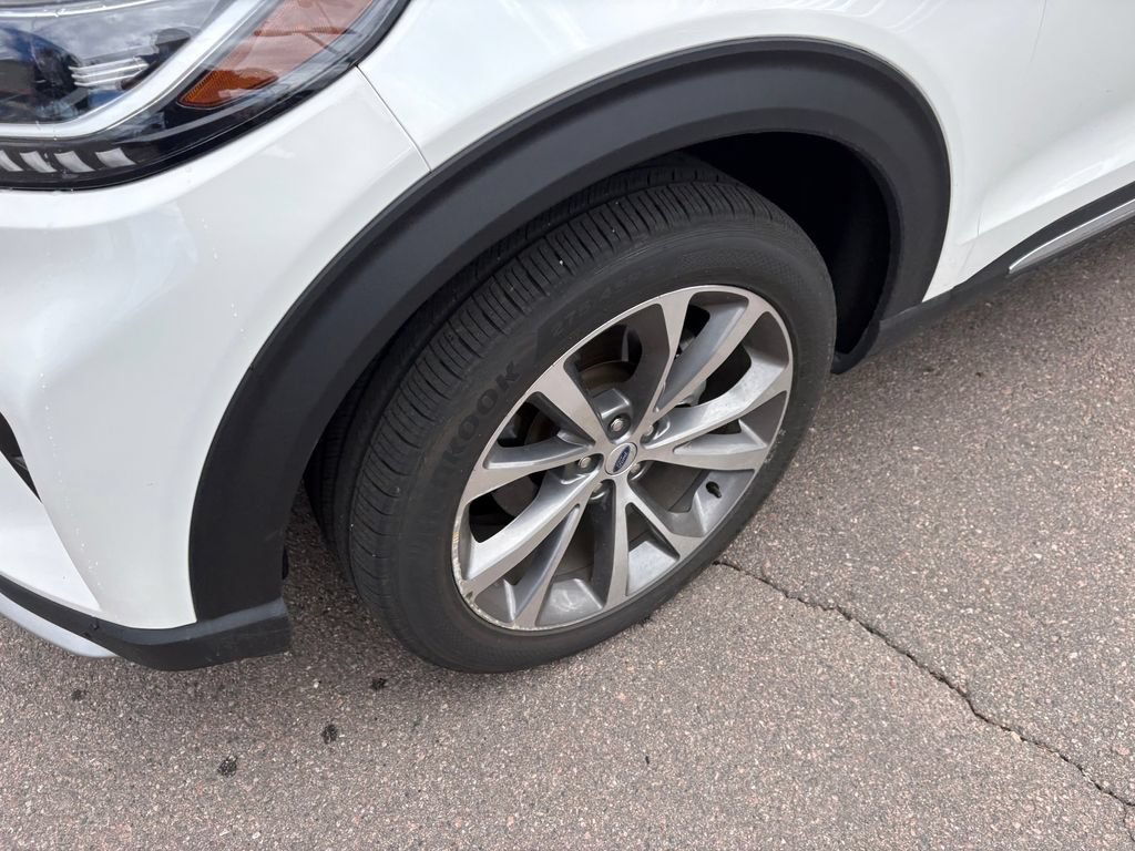 Certified 2025 Ford Explorer Platinum w/ Ultimate Package AWD/4WD image 11