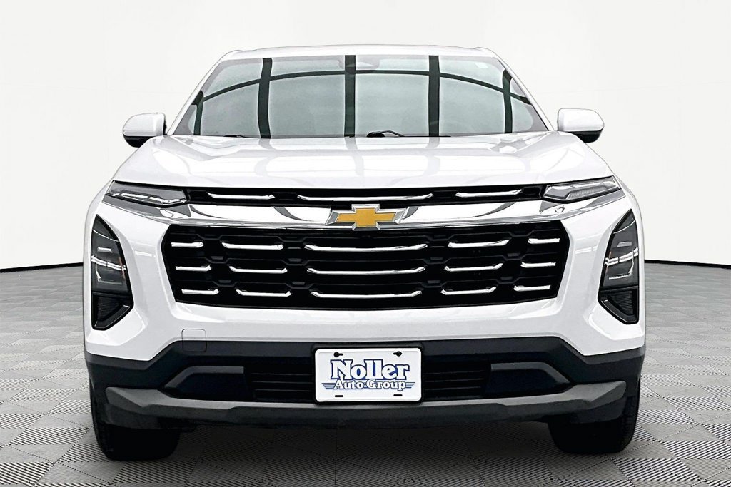Used 2026 Chevrolet Equinox LT AWD/4WD image 3