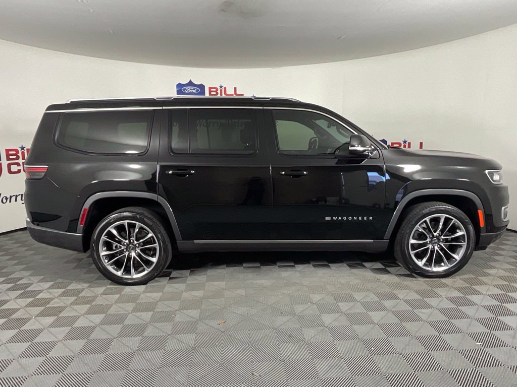 Used 2022 Jeep Wagoneer Series III w/ Premium Group I AWD/4WD image 2