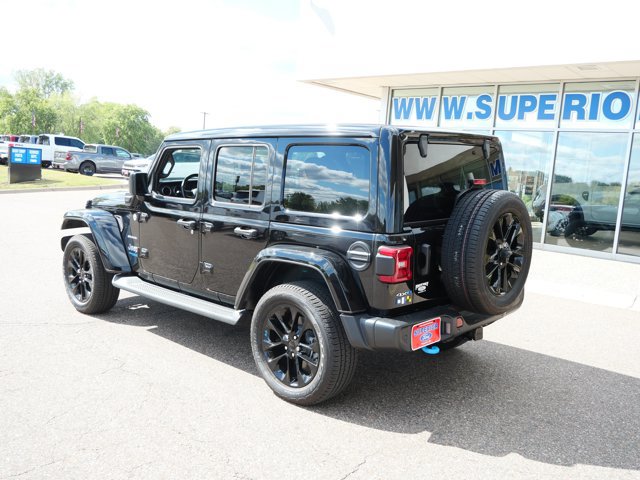 Used 2022 Jeep Wrangler Unlimited Sahara w/ Cold Weather Group AWD/4WD image 7