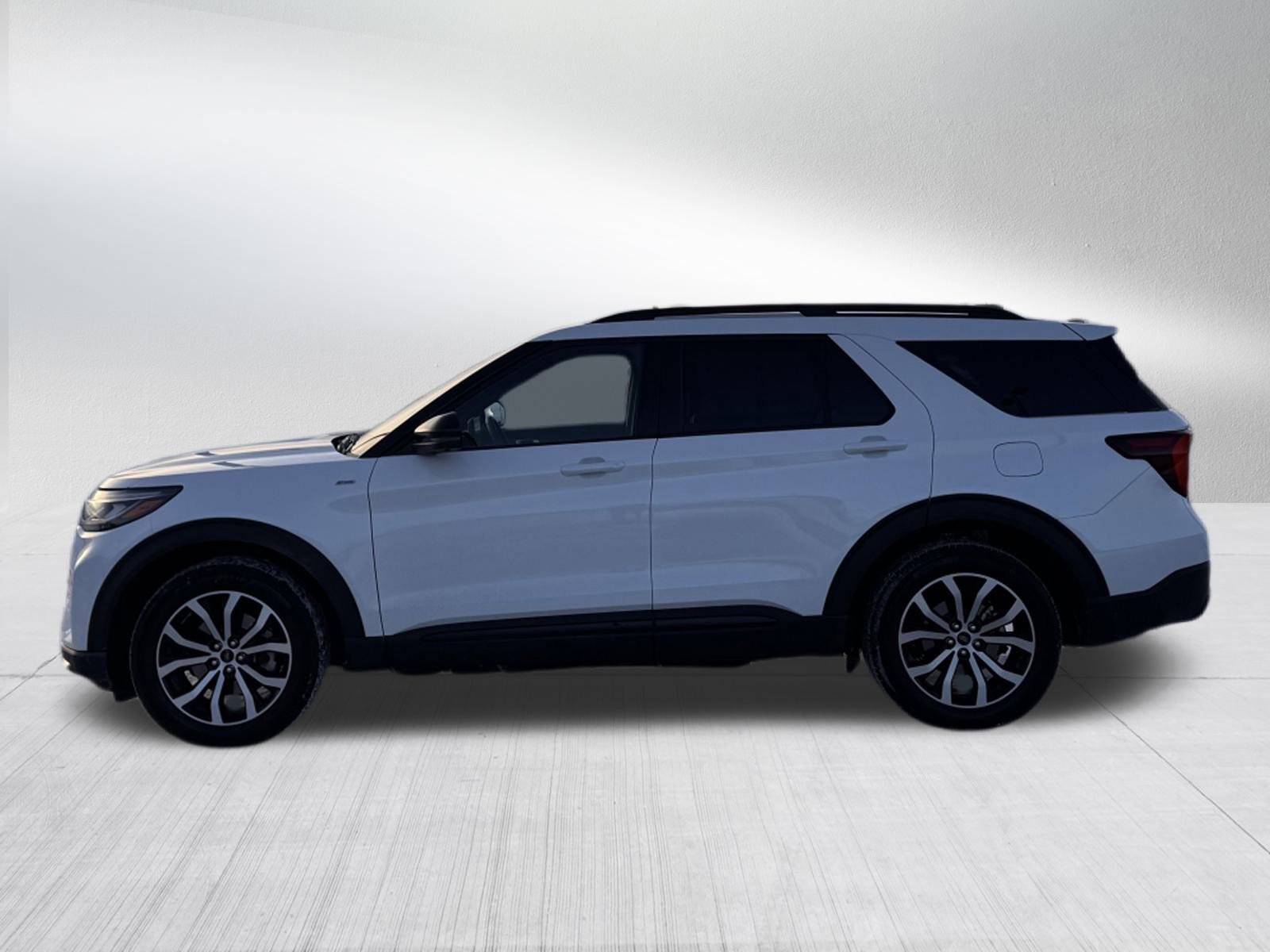 Certified 2025 Ford Explorer ST-Line image 2