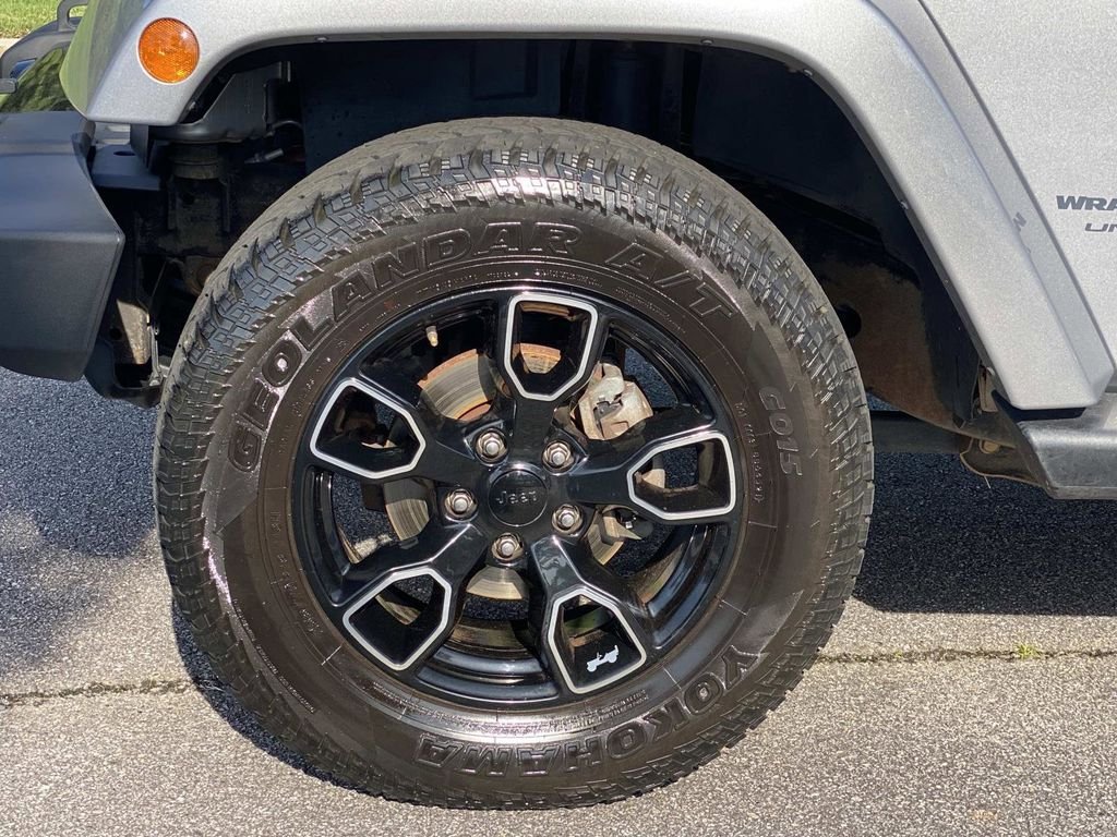 Used 2018 Jeep Wrangler Unlimited Sahara AWD/4WD image 10