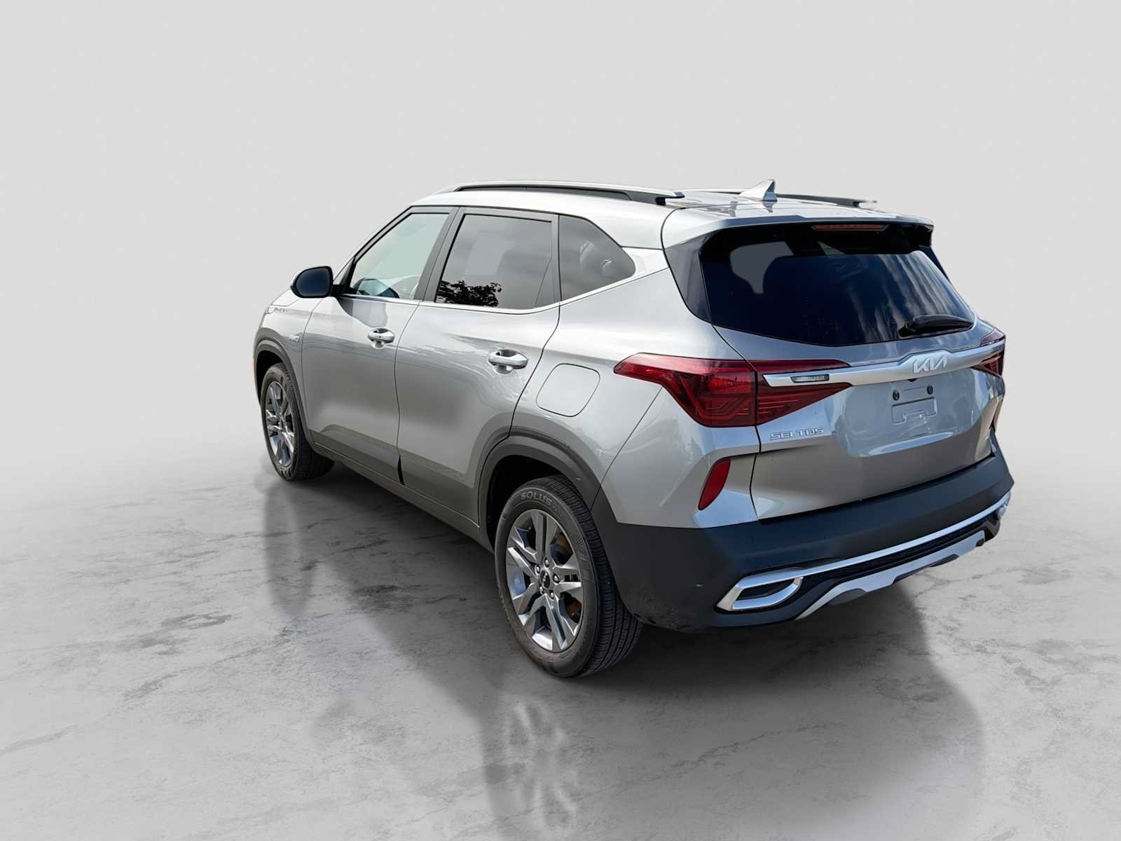 Used 2023 Kia Seltos S w/ Navigation Package AWD/4WD image 4