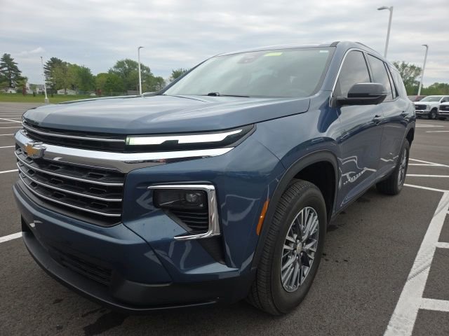 Used 2024 Chevrolet Traverse LT w/ LPO, Floor Liner Package FWD image 2