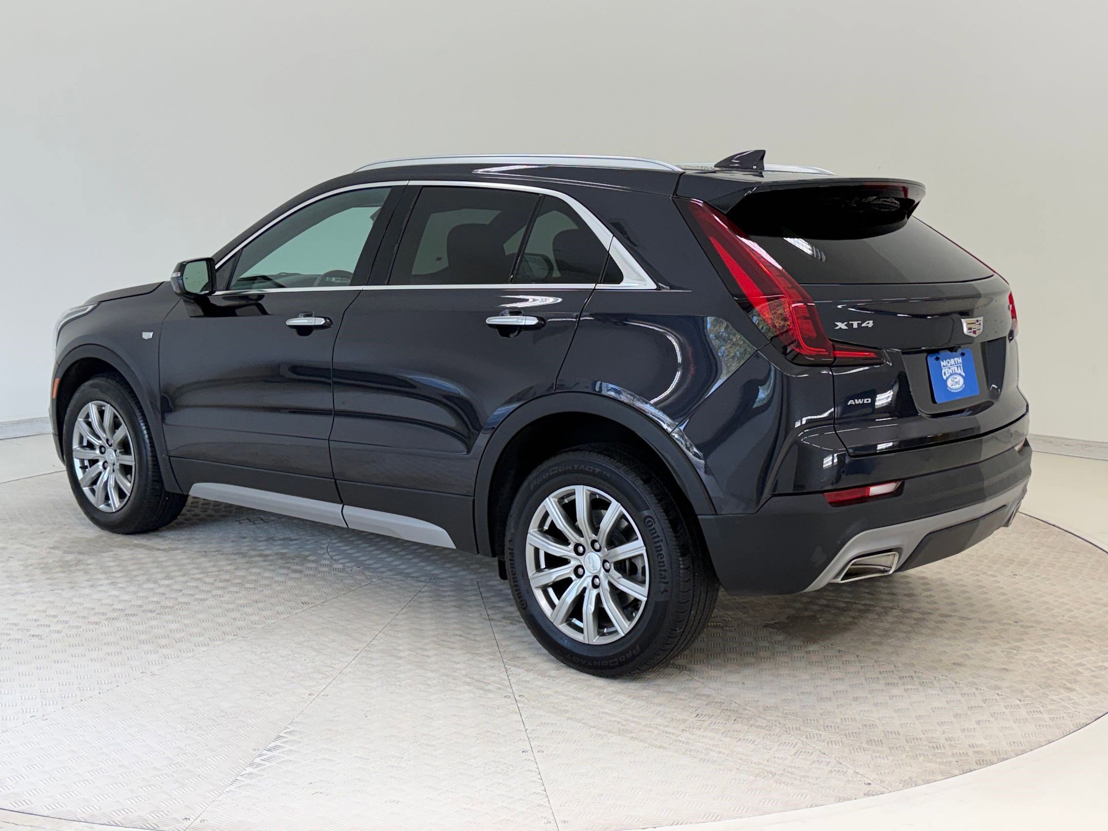 Used 2023 Cadillac XT4 Premium Luxury image 3