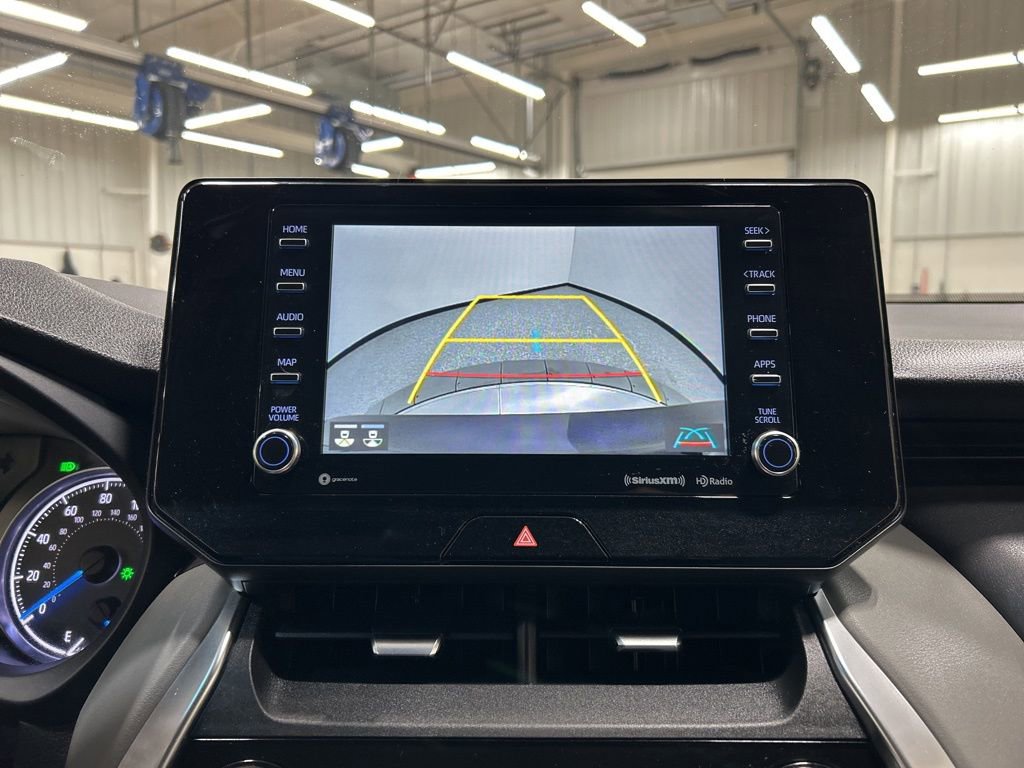 Used 2022 Toyota Venza LE image 18