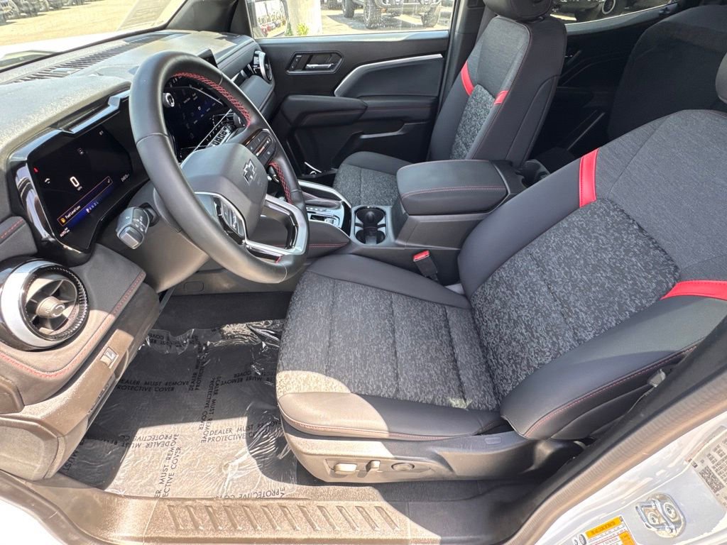 Used 2024 Chevrolet Colorado Z71 w/ Z71 Convenience Package 2 image 17