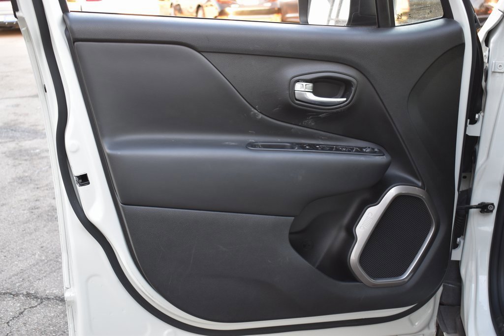 Used 2022 Jeep Renegade Latitude w/ Convenience Group image 9