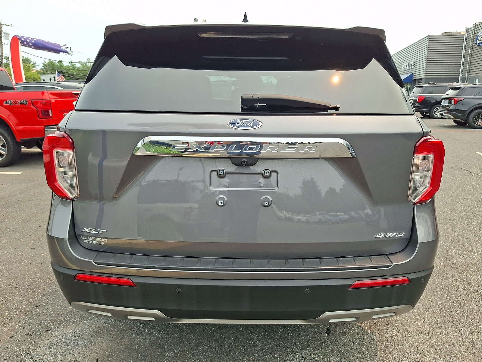 Certified 2022 Ford Explorer XLT w/ Equipment Group 202A AWD/4WD image 9