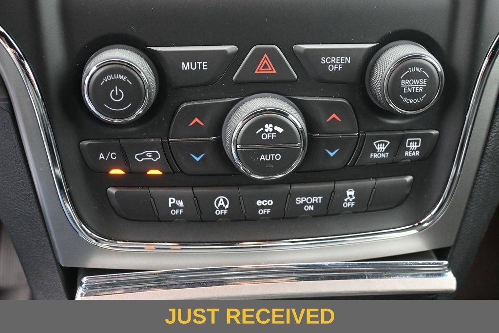 Used 2020 Jeep Grand Cherokee Laredo AWD/4WD image 13