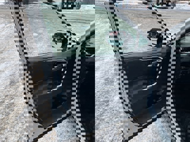 Used 2023 Toyota RAV4 XLE AWD/4WD image 15