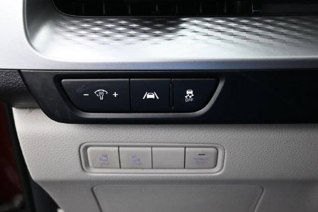 Used 2024 Kia Carnival LX FWD image 12
