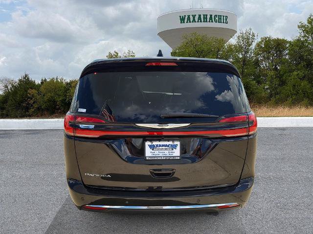 Used 2026 Chrysler Pacifica Select FWD image 4