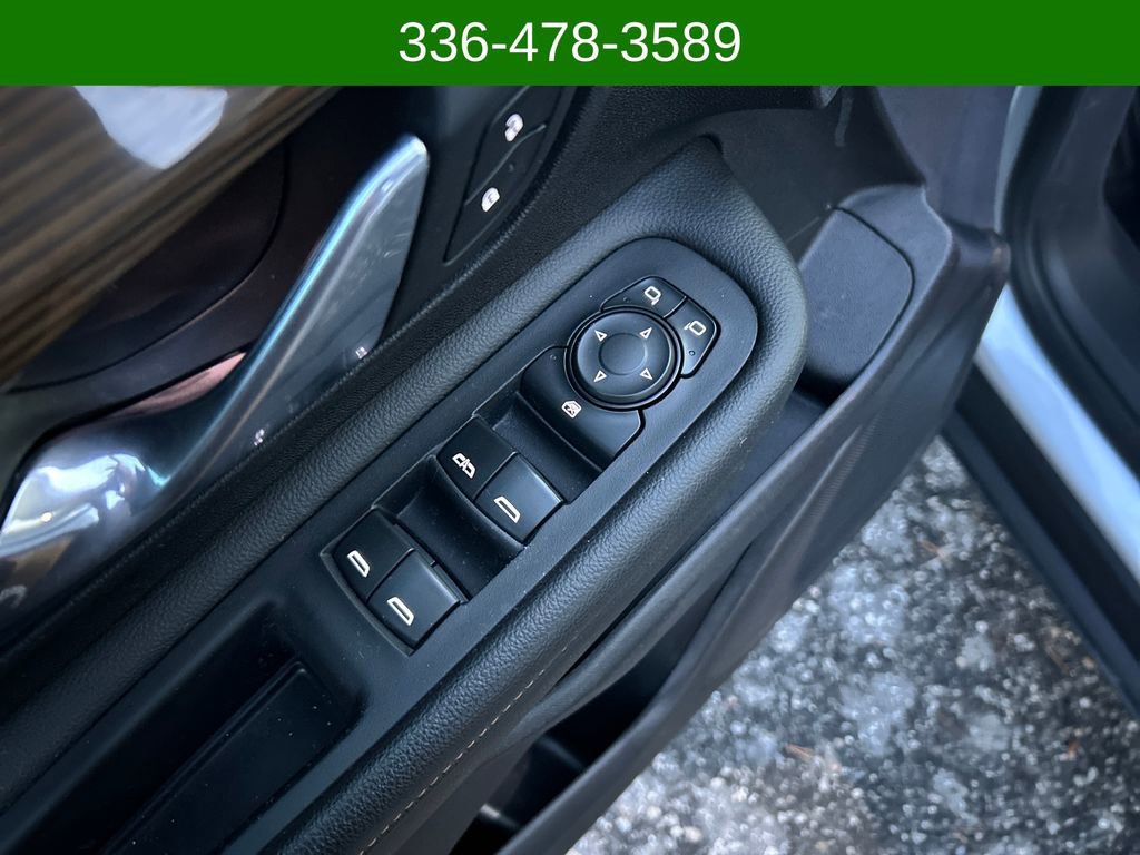 Used 2020 GMC Terrain SLE w/ Elevation Edition image 11