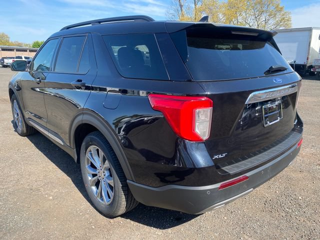 Certified 2022 Ford Explorer XLT w/ Equipment Group 202A AWD/4WD image 5