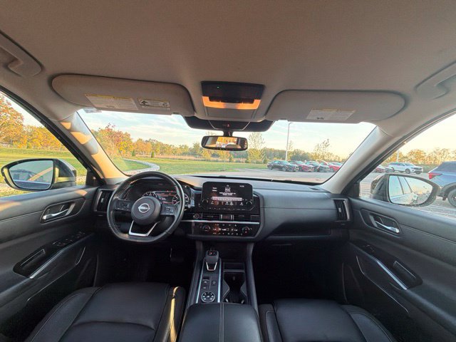 Used 2022 Nissan Pathfinder SL AWD/4WD image 18