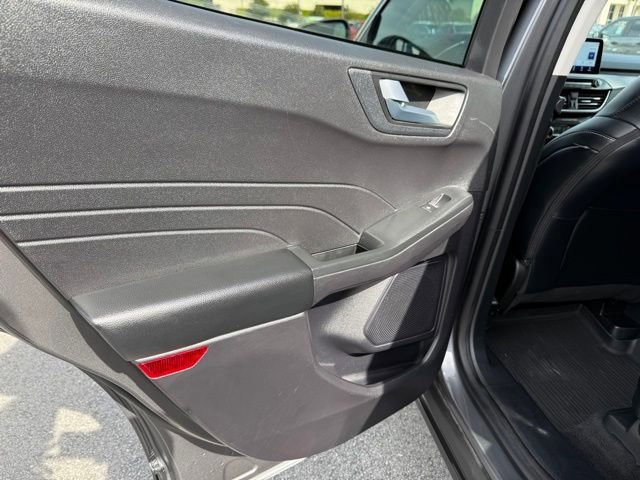 Certified 2022 Ford Escape Titanium w/ Class II Trailer Tow Package image 12