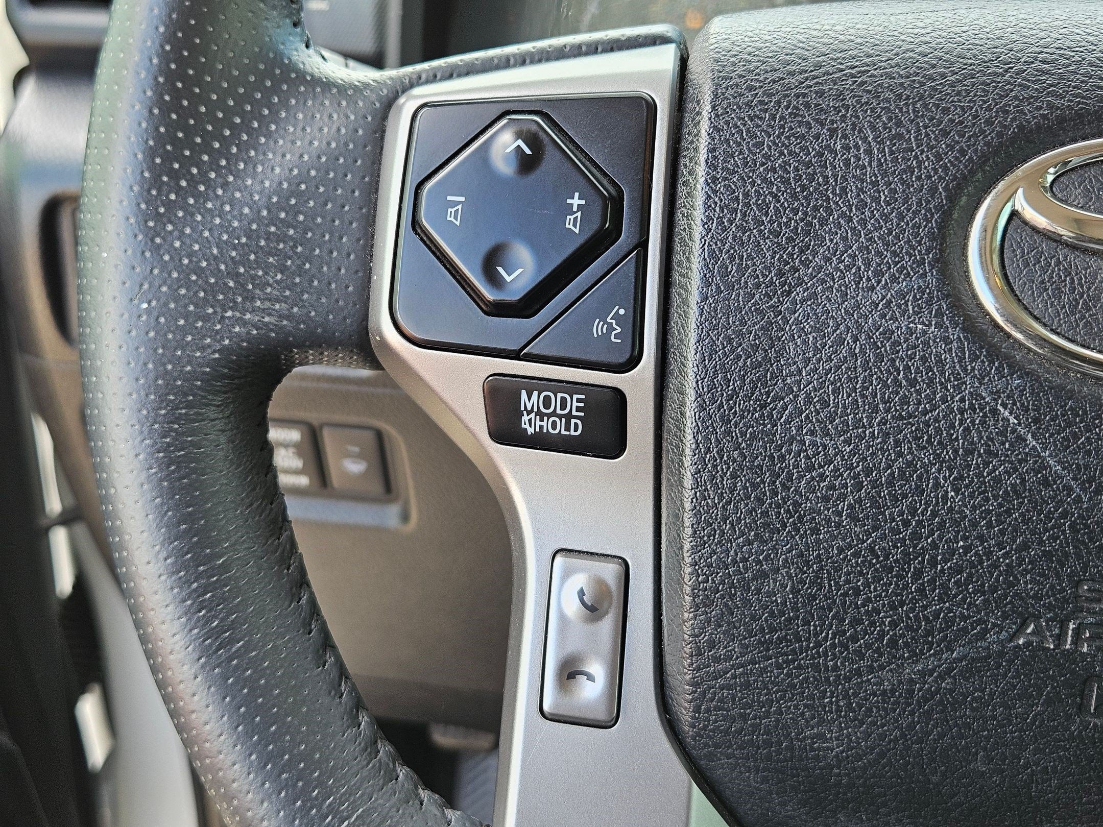Used 2022 Toyota 4Runner SR5 Premium w/ Moonroof Package RWD image 18