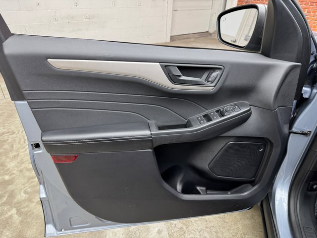 Certified 2022 Ford Escape SE w/ Cold Weather Package image 10