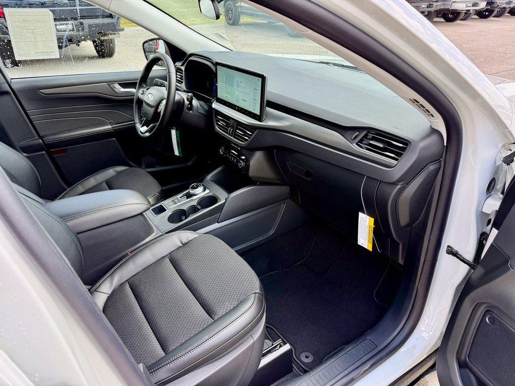 Certified 2025 Ford Escape SE FWD image 17