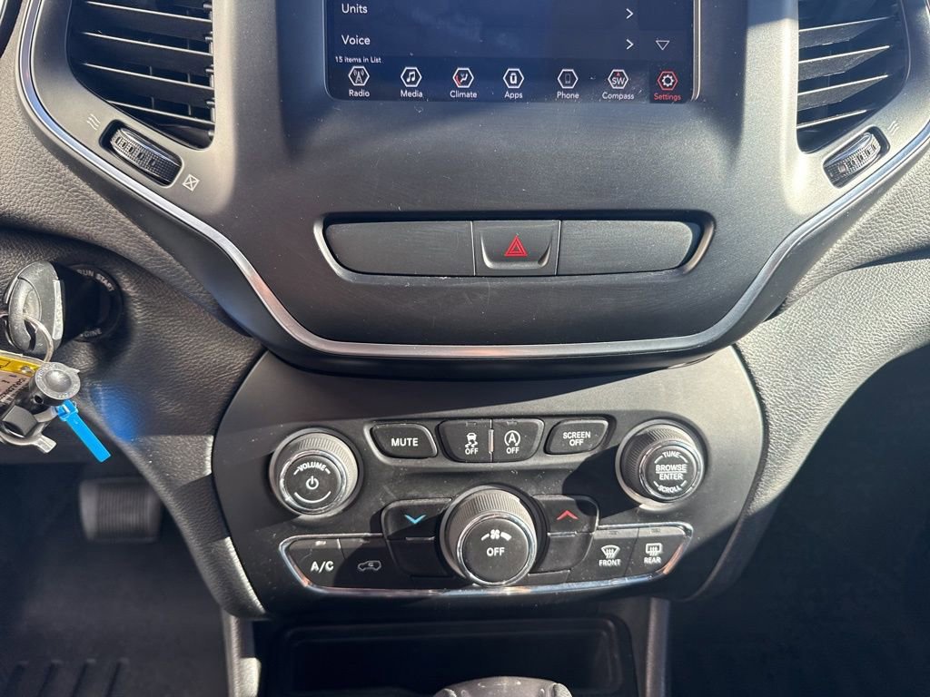 Used 2019 Jeep Cherokee Latitude w/ Popular Appearance Group image 21