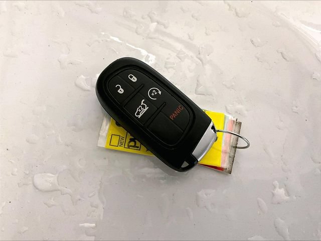 Used 2020 Jeep Cherokee Limited AWD/4WD image 9