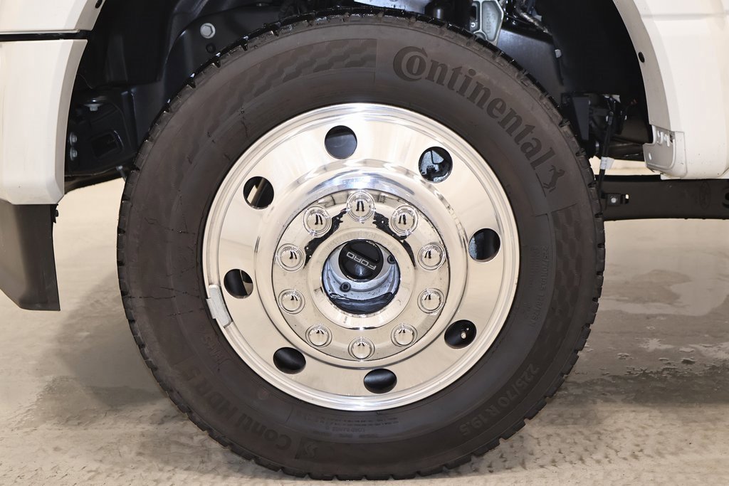 Certified 2025 Ford F450 Platinum w/ FX4 Off-Road Package image 47