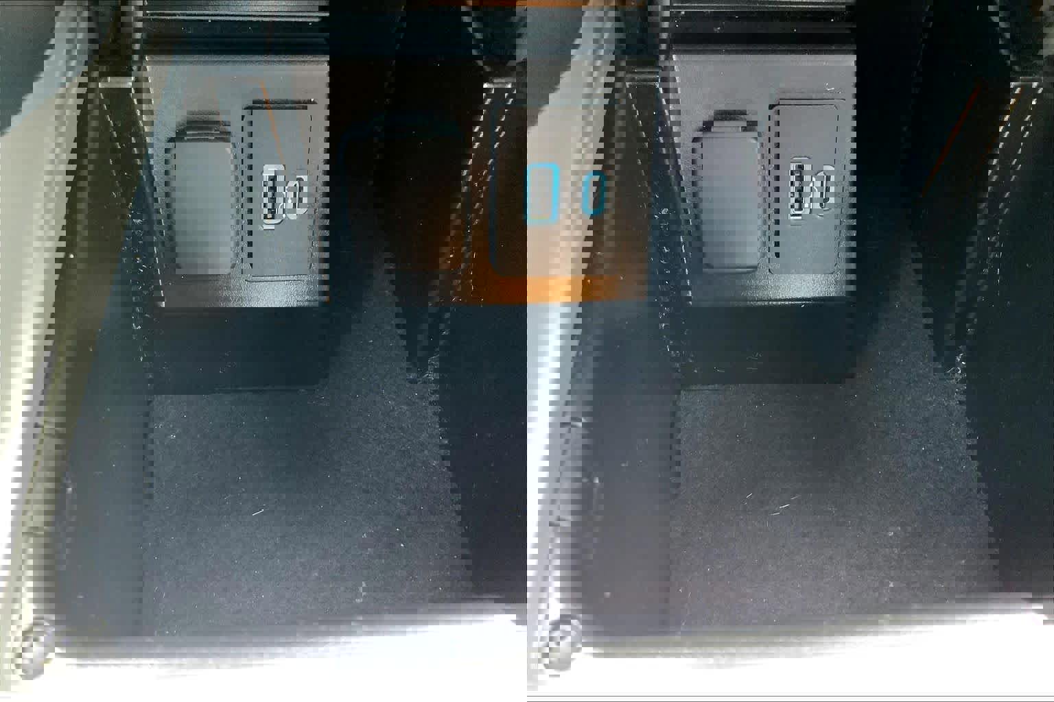 Certified 2022 Ford Explorer XLT w/ Equipment Group 202A image 34