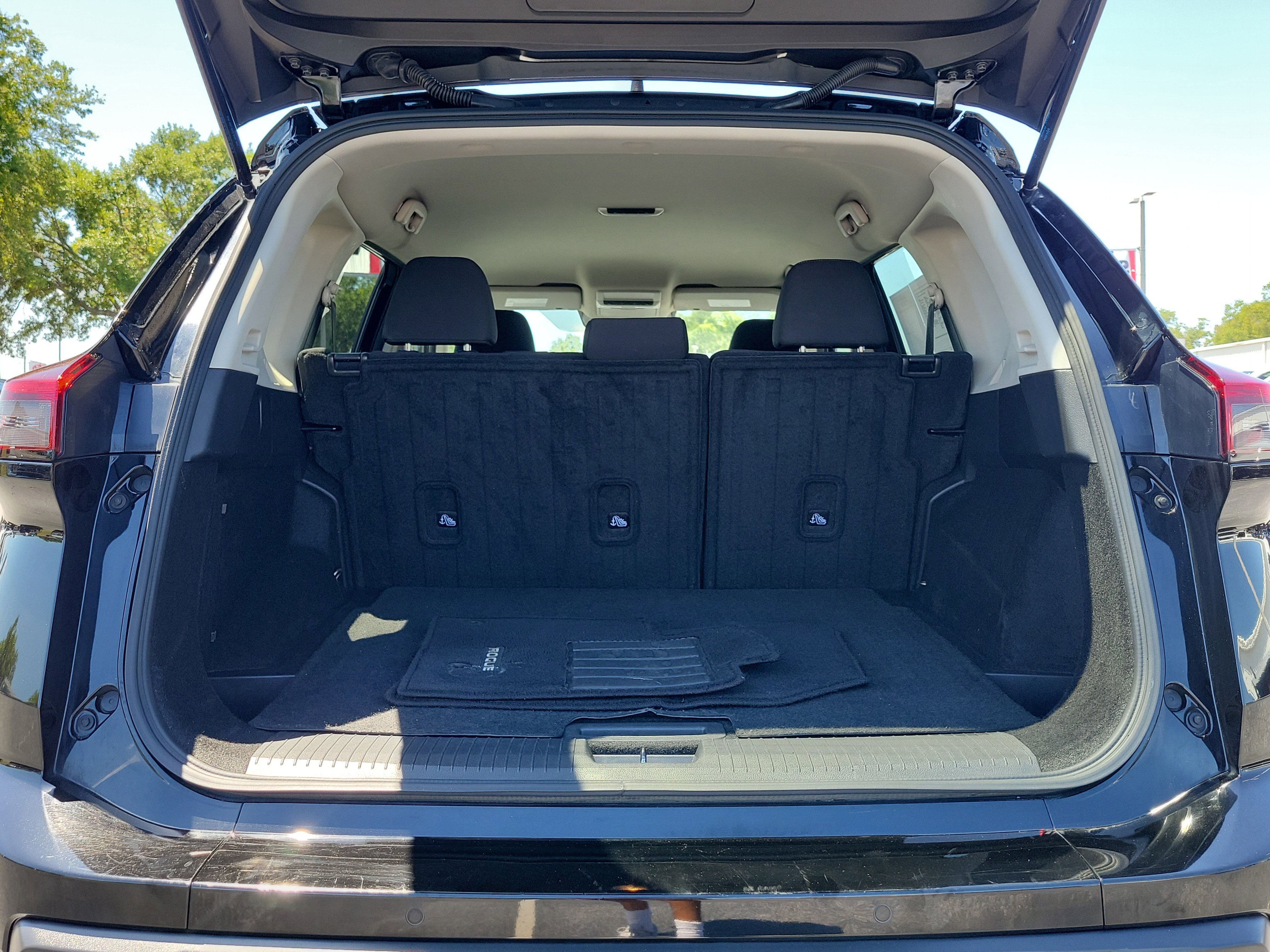 Used 2024 Nissan Rogue S FWD image 9