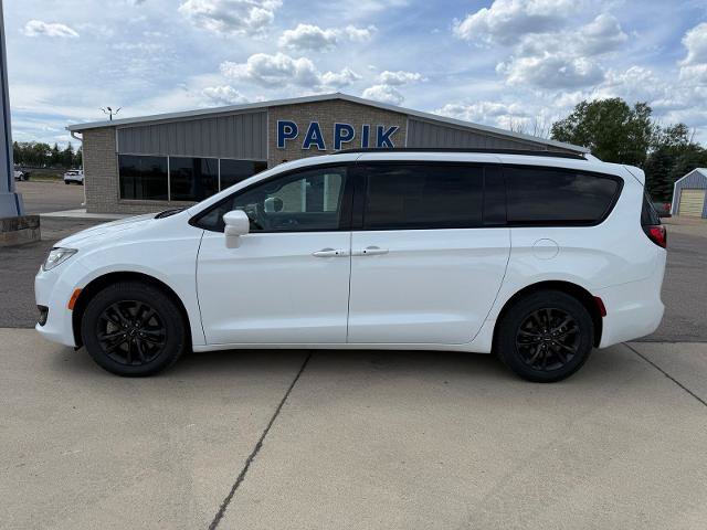 Used 2020 Chrysler Pacifica Touring-L AWD/4WD image 3