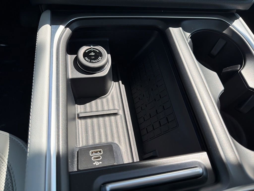 Certified 2025 Ford Expedition Max Platinum image 32