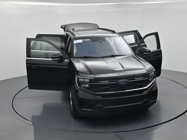 Certified 2025 Ford Expedition Active AWD/4WD image 54