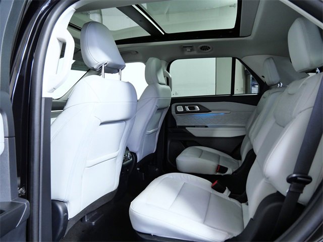 Certified 2025 Ford Explorer Platinum w/ Ultimate Package image 13