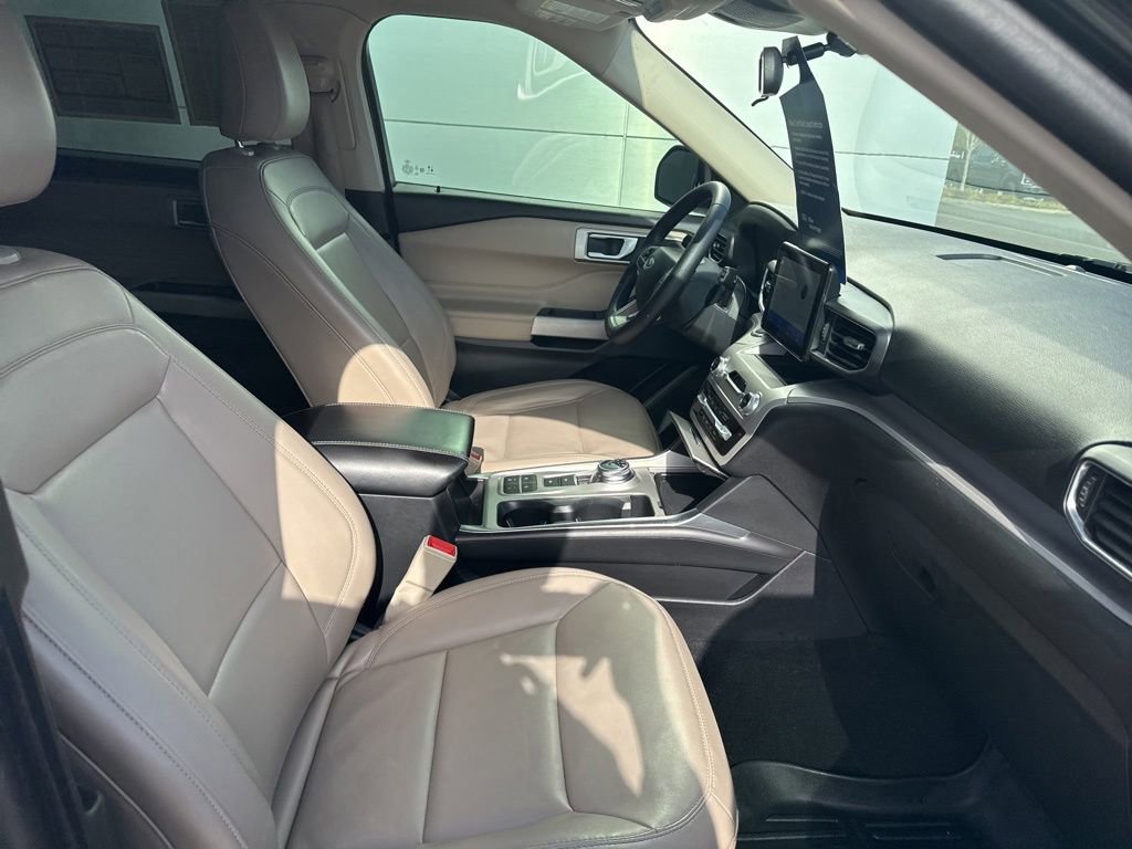 Certified 2024 Ford Explorer XLT w/ Equipment Group 202A image 30