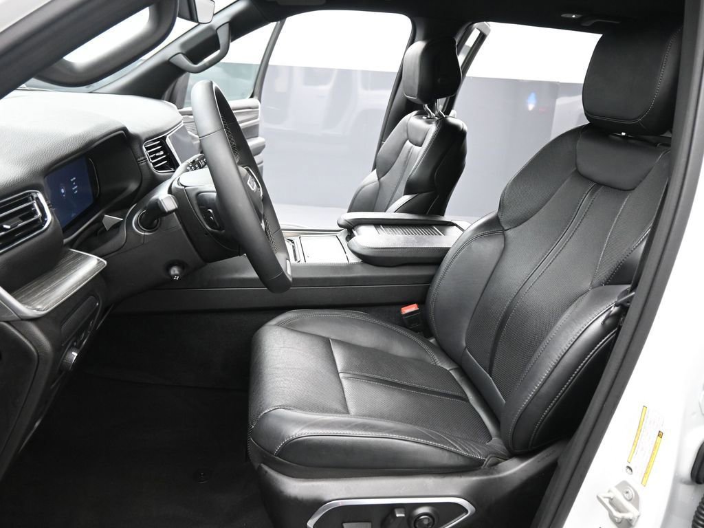 Used 2024 Jeep Wagoneer L Series II image 37